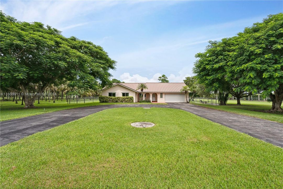 For Sale: $1,850,000 (4 beds, 2 baths, 2302 Square Feet)