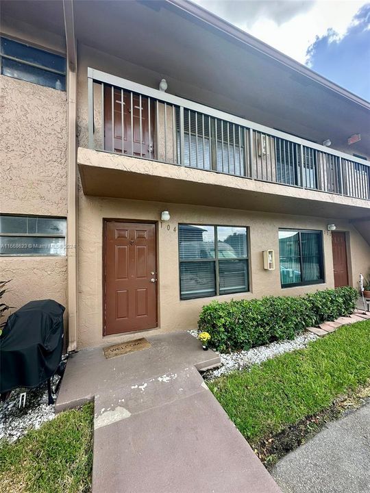 For Rent: $2,000 (2 beds, 2 baths, 760 Square Feet)