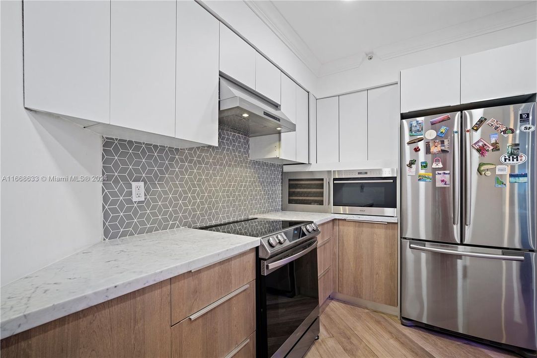 For Sale: $975,000 (1 beds, 2 baths, 1100 Square Feet)