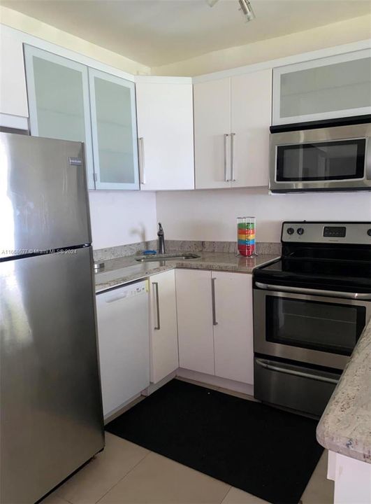 For Rent: $1,900 (1 beds, 1 baths, 700 Square Feet)