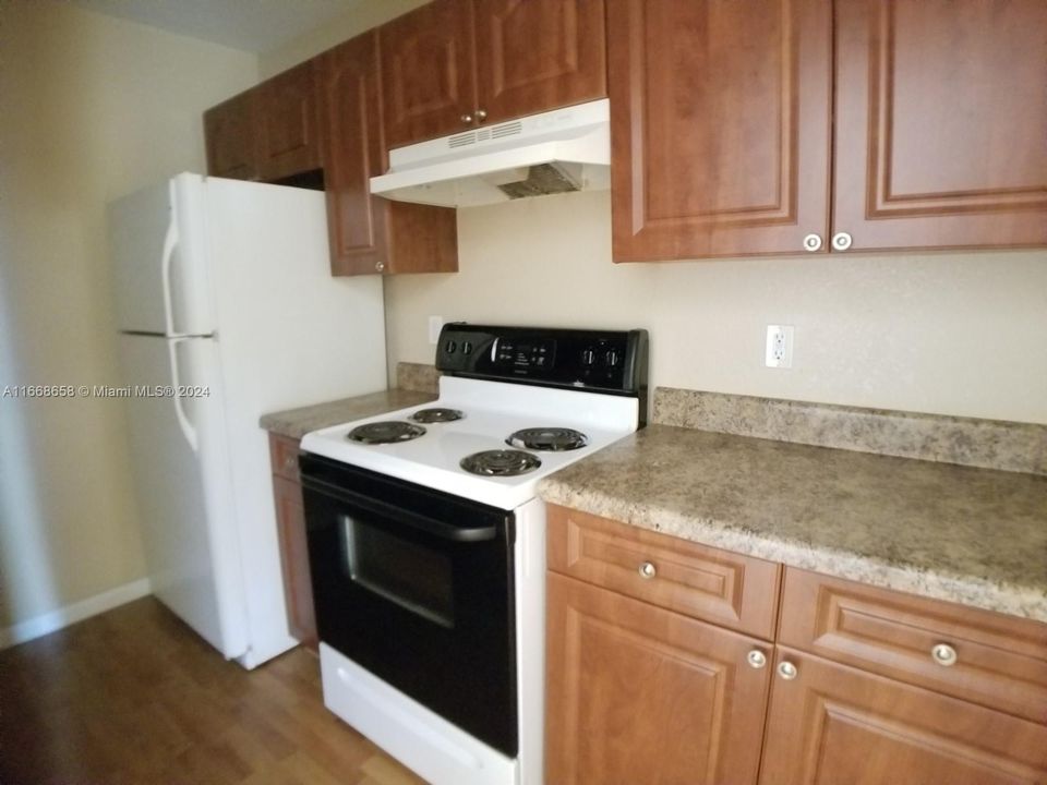 For Rent: $1,650 (1 beds, 1 baths, 840 Square Feet)