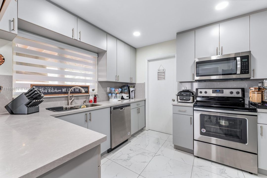 For Sale: $660,000 (3 beds, 2 baths, 1940 Square Feet)