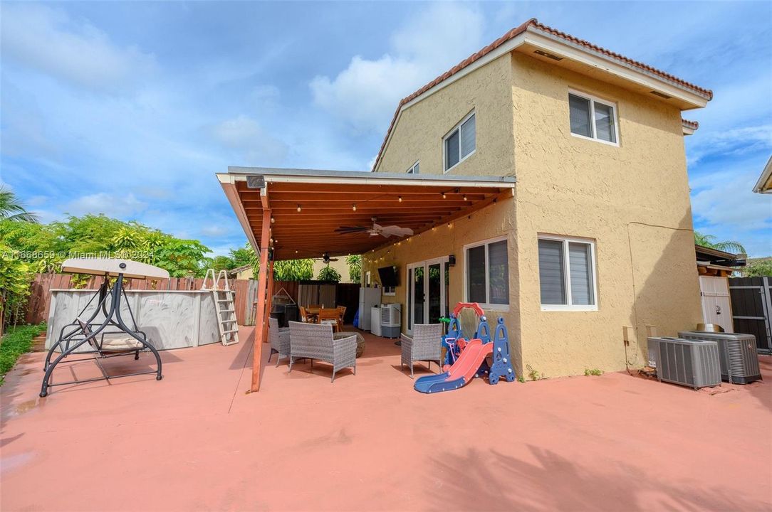 For Sale: $660,000 (3 beds, 2 baths, 1940 Square Feet)