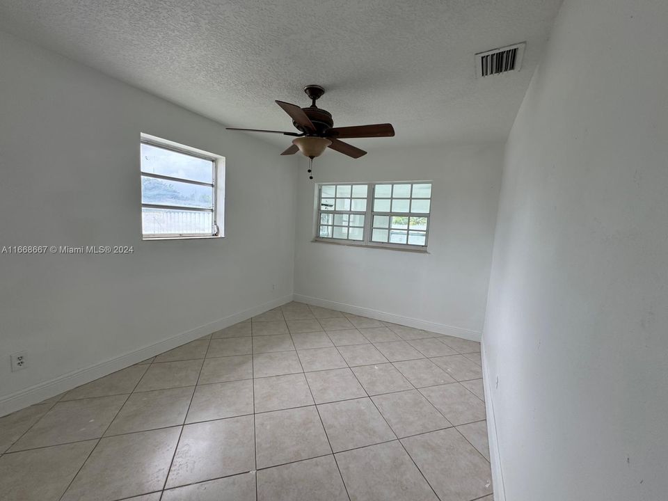 For Rent: $4,500 (4 beds, 2 baths, 1892 Square Feet)