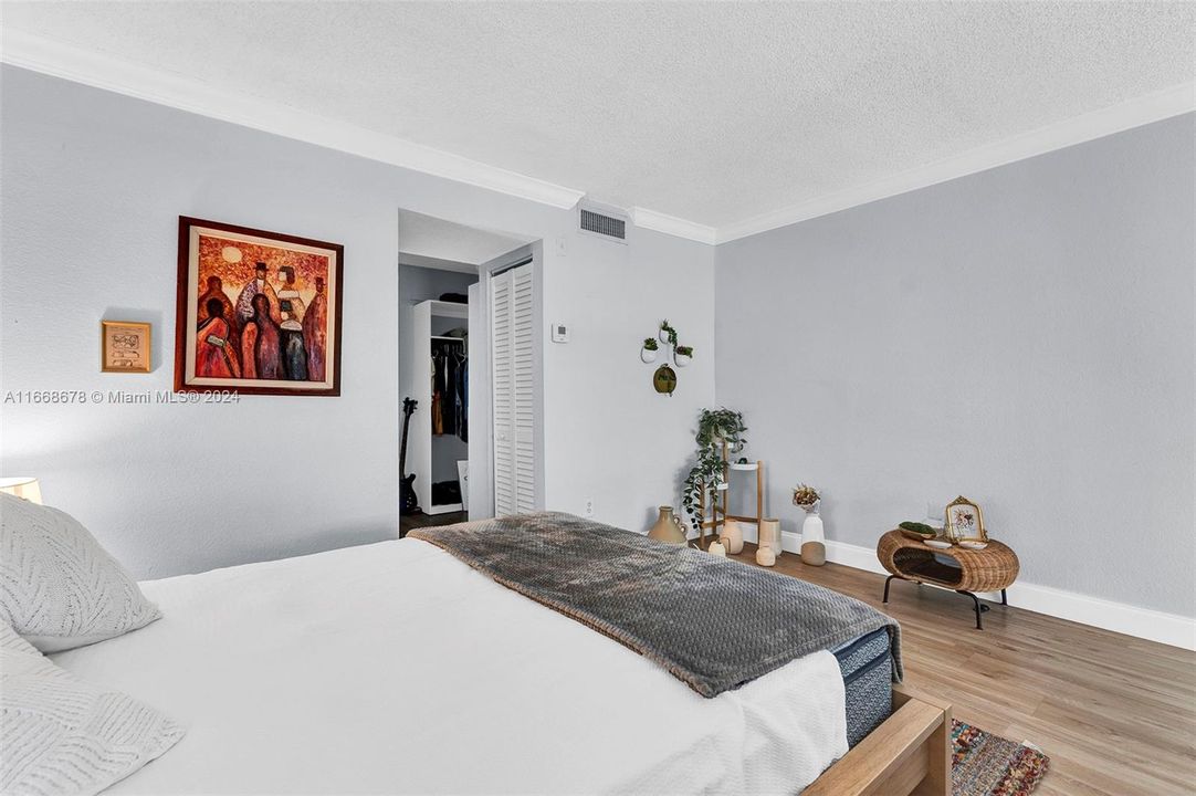 Active With Contract: $237,000 (1 beds, 1 baths, 801 Square Feet)