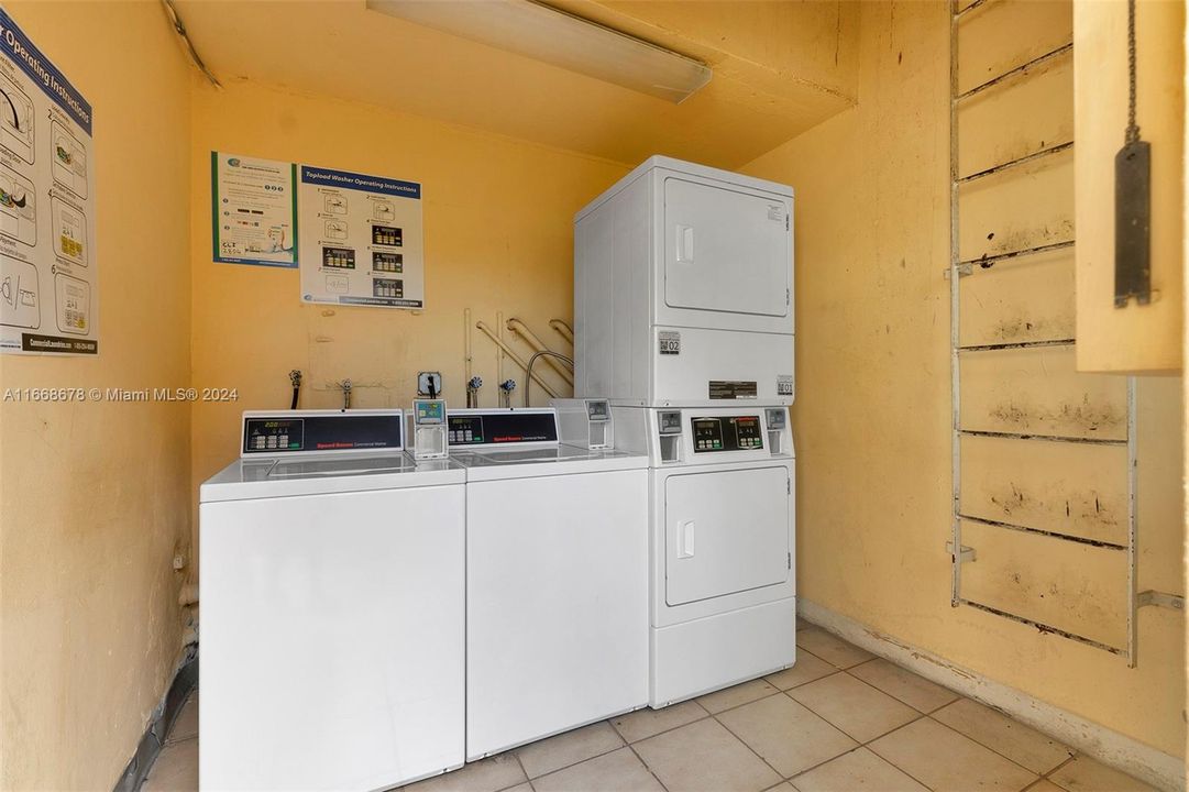 Active With Contract: $237,000 (1 beds, 1 baths, 801 Square Feet)