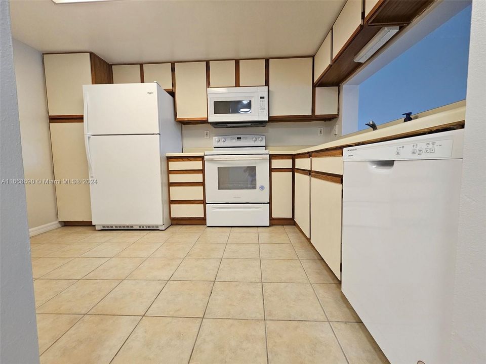 For Rent: $1,750 (1 beds, 1 baths, 770 Square Feet)