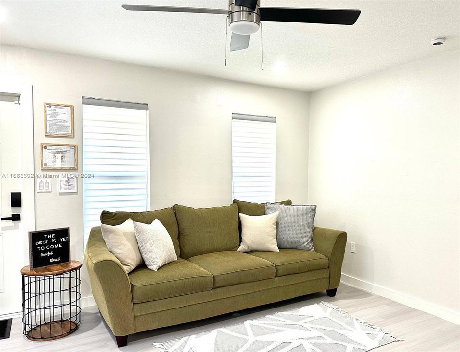 Active With Contract: $3,500 (3 beds, 2 baths, 2080 Square Feet)