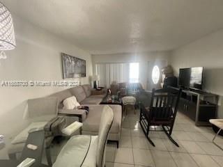 For Sale: $235,000 (1 beds, 1 baths, 599 Square Feet)