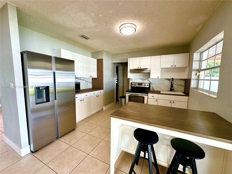 For Rent: $3,600 (4 beds, 1 baths, 1250 Square Feet)