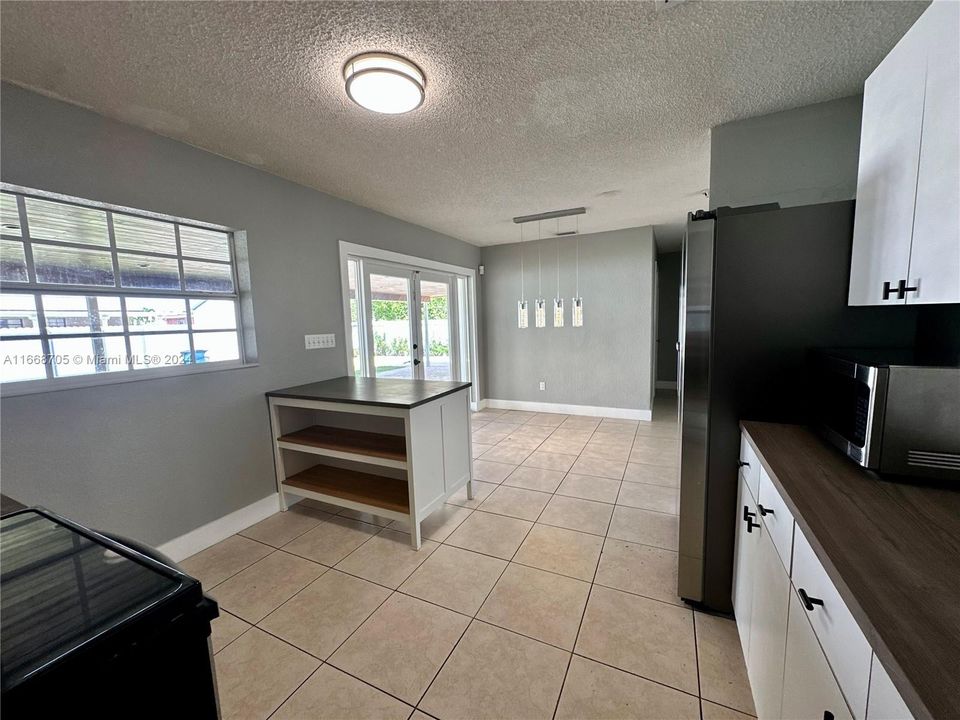 For Rent: $3,600 (4 beds, 1 baths, 1250 Square Feet)