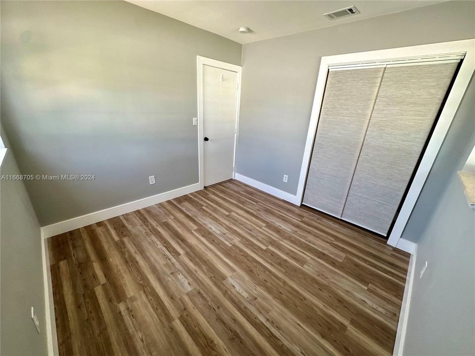 For Rent: $3,600 (4 beds, 1 baths, 1250 Square Feet)