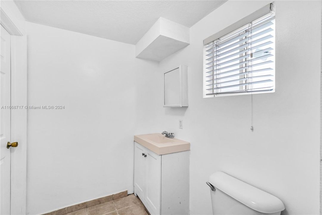 For Rent: $2,000 (2 beds, 1 baths, 679 Square Feet)