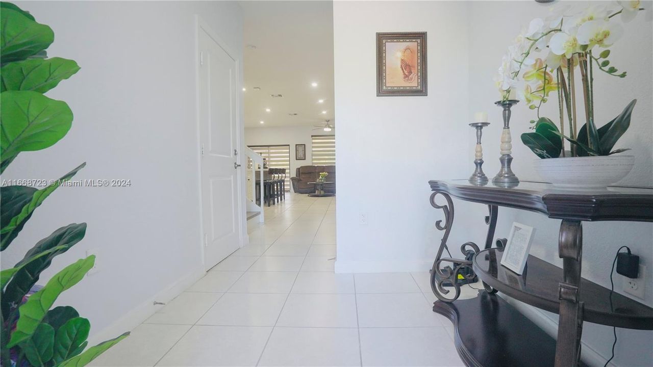 En Venta: $490,000 (3 camas, 2 baños, 1651 Pies cuadrados)