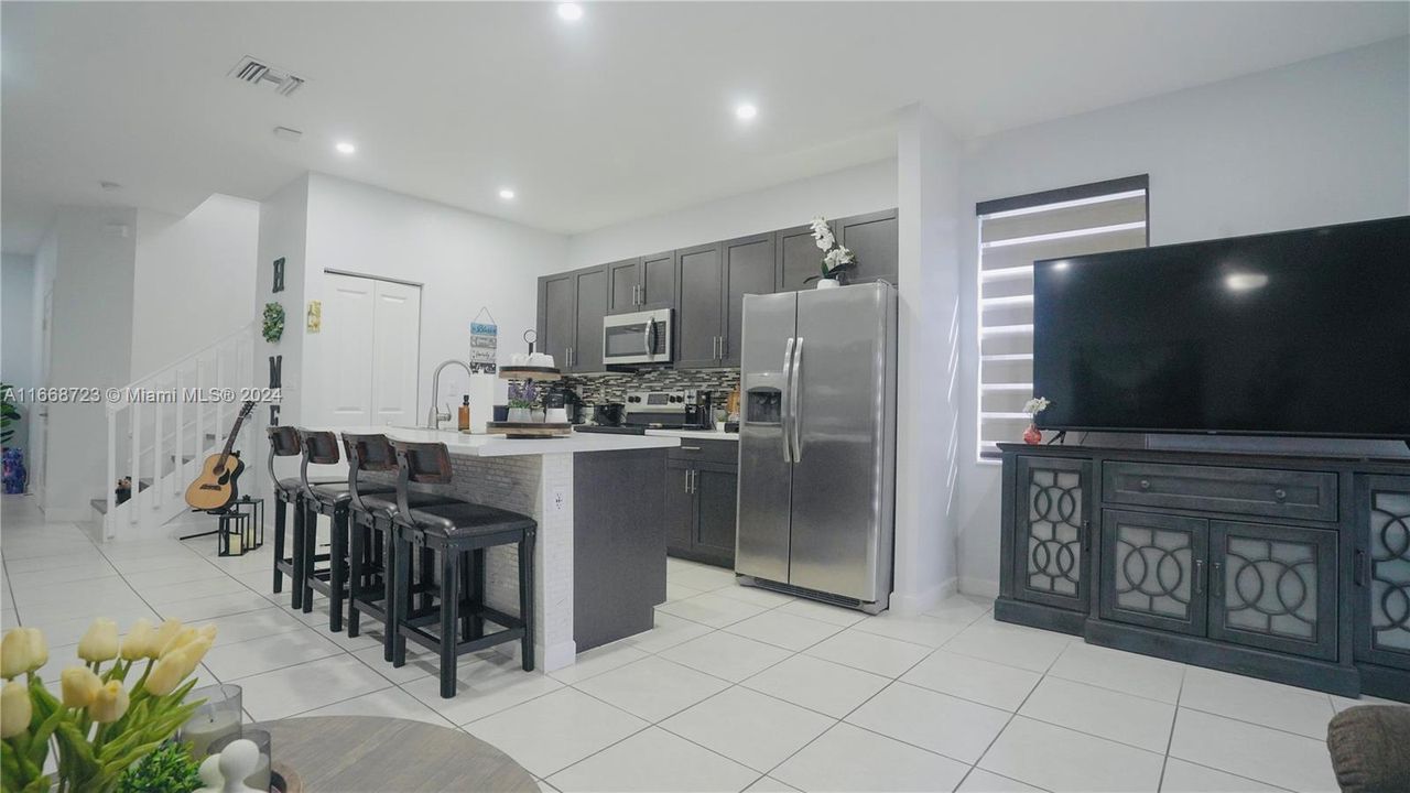 For Sale: $490,000 (3 beds, 2 baths, 1651 Square Feet)