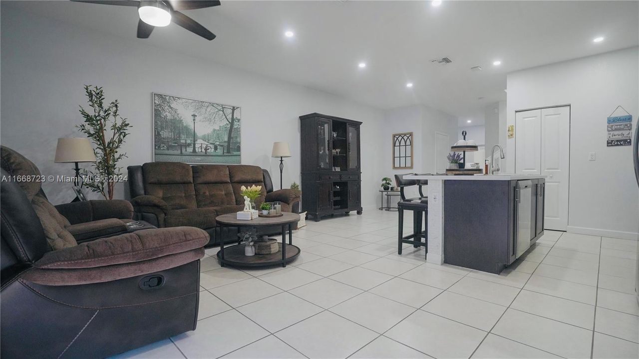 For Sale: $490,000 (3 beds, 2 baths, 1651 Square Feet)