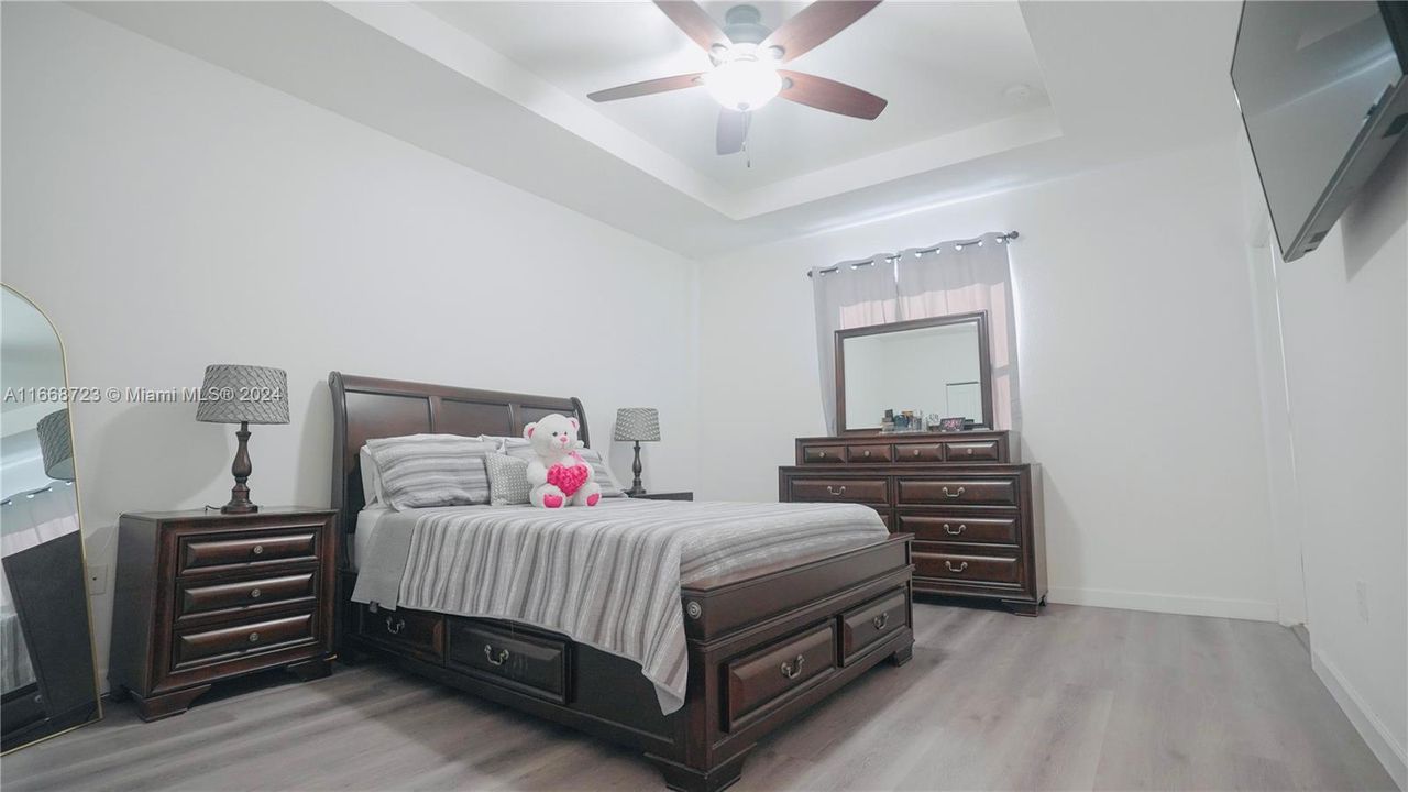 For Sale: $490,000 (3 beds, 2 baths, 1651 Square Feet)