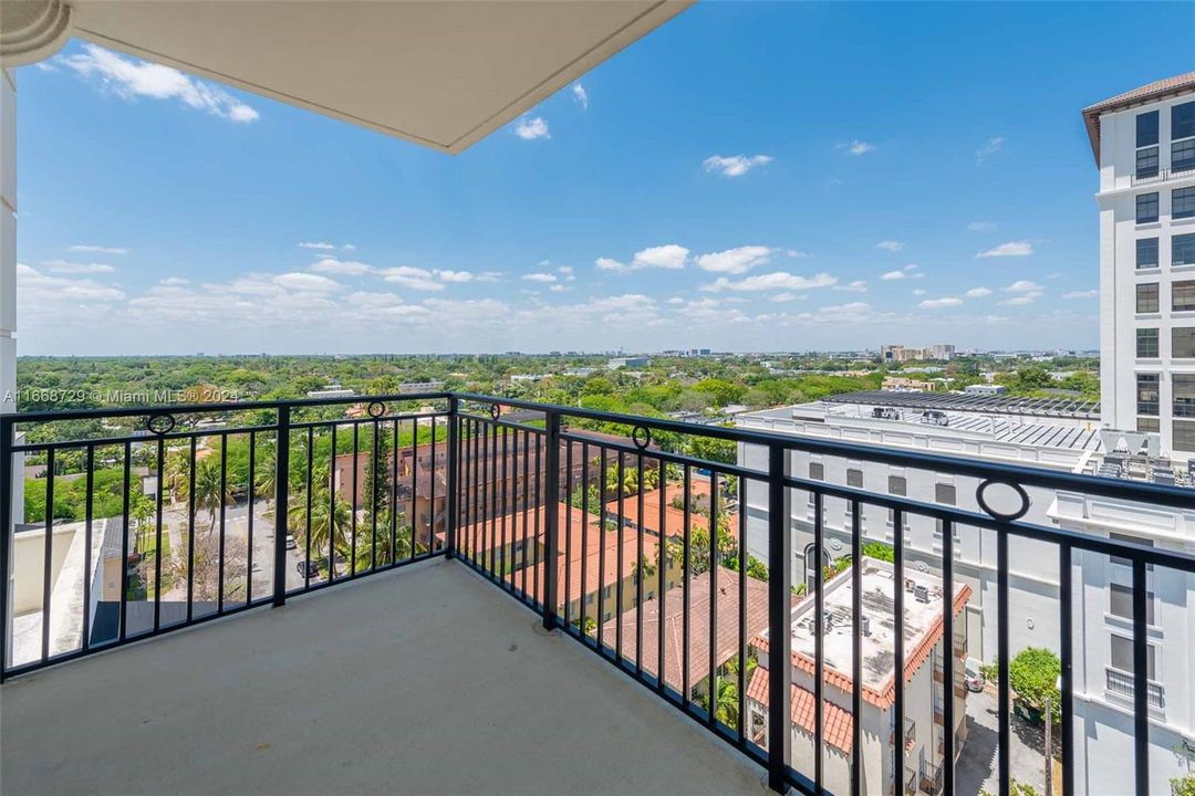 For Sale: $814,000 (2 beds, 2 baths, 1210 Square Feet)