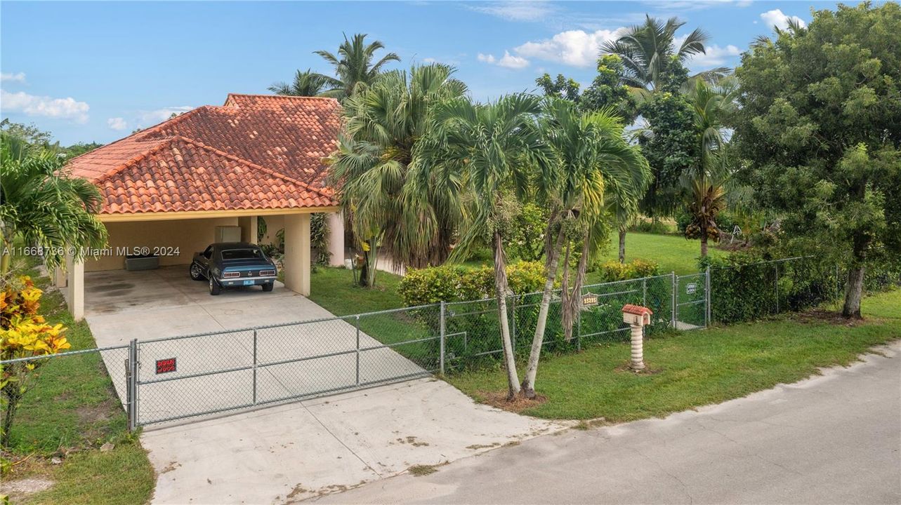 For Sale: $780,000 (3 beds, 2 baths, 2764 Square Feet)