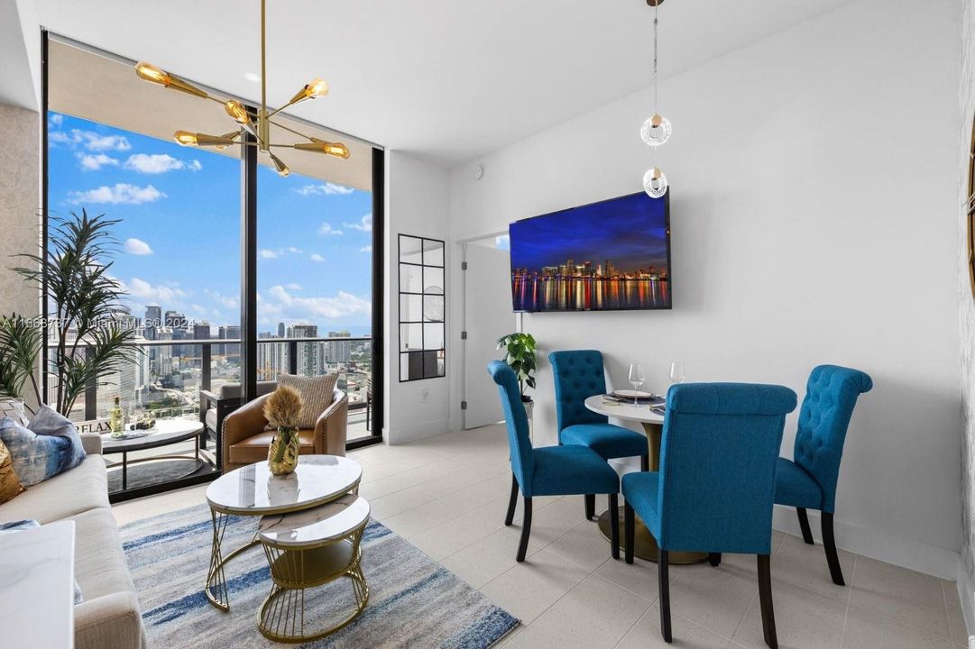 For Sale: $895,000 (1 beds, 1 baths, 560 Square Feet)