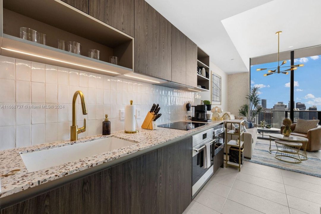 For Sale: $895,000 (1 beds, 1 baths, 560 Square Feet)