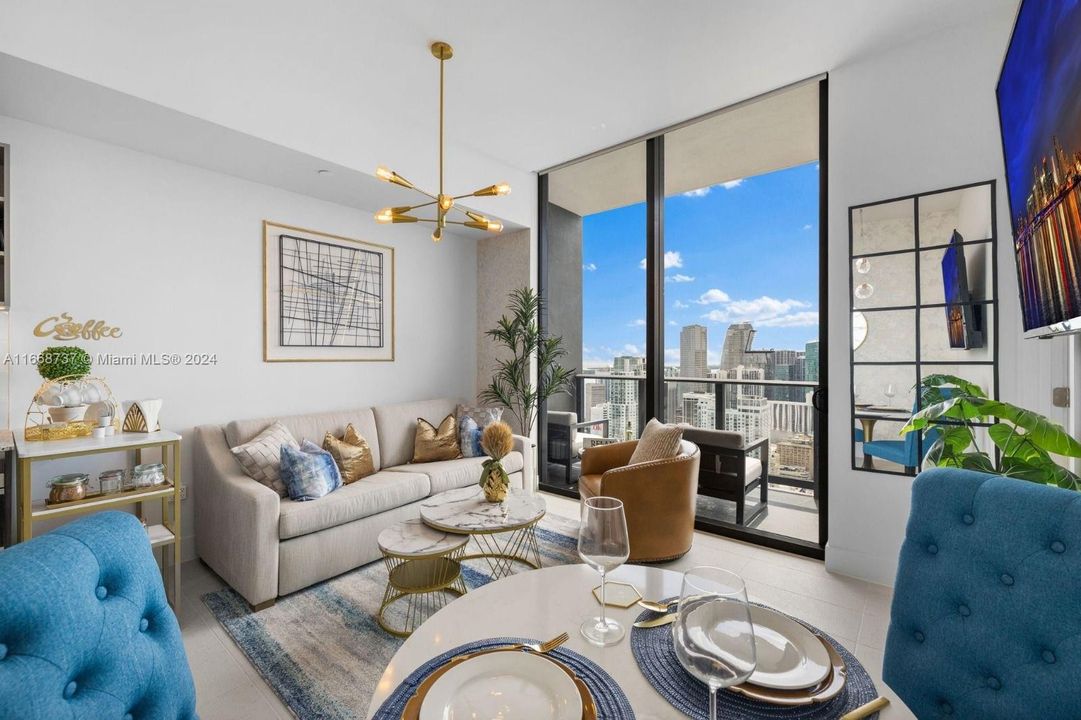 For Sale: $895,000 (1 beds, 1 baths, 560 Square Feet)