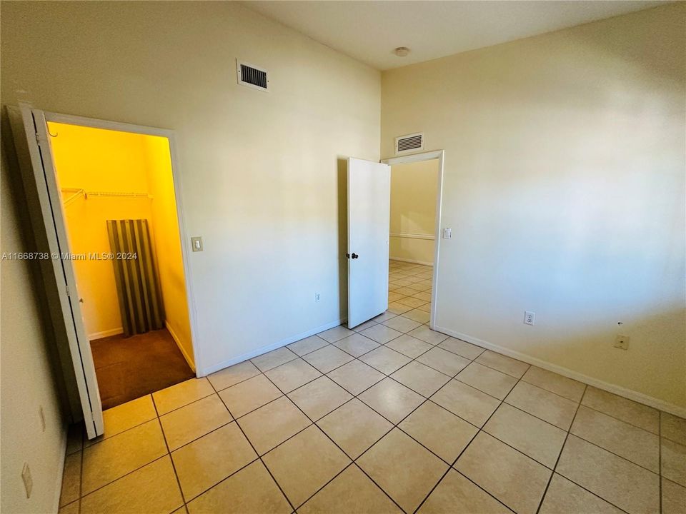 For Rent: $2,000 (2 beds, 2 baths, 815 Square Feet)