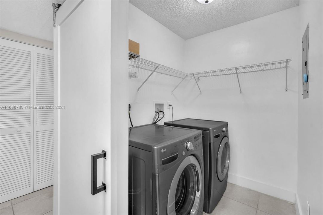 Laundry - Full Size Washer & Dryer