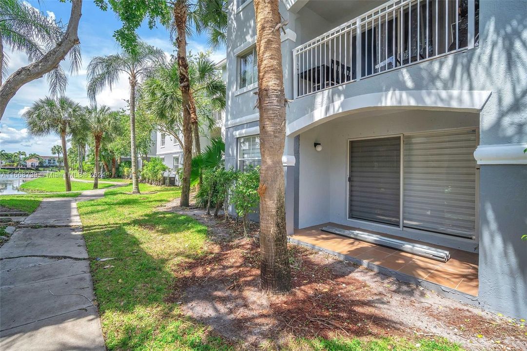 Apartments Open Porch