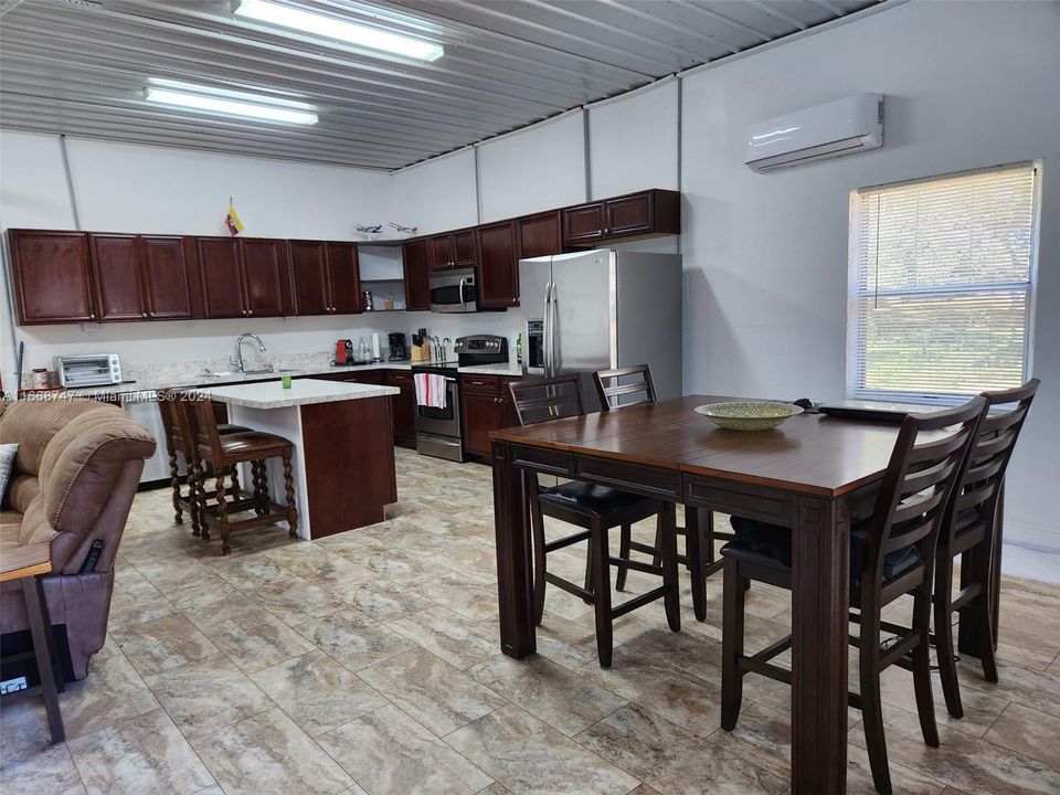 En Venta: $799,000 (5 camas, 4 baños, 4500 Pies cuadrados)