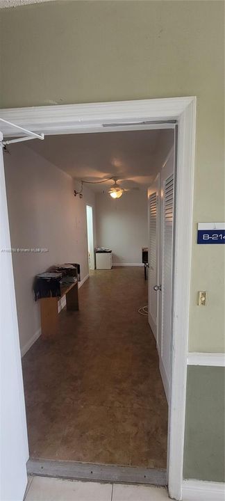 For Sale: $212,000 (1 beds, 1 baths, 678 Square Feet)