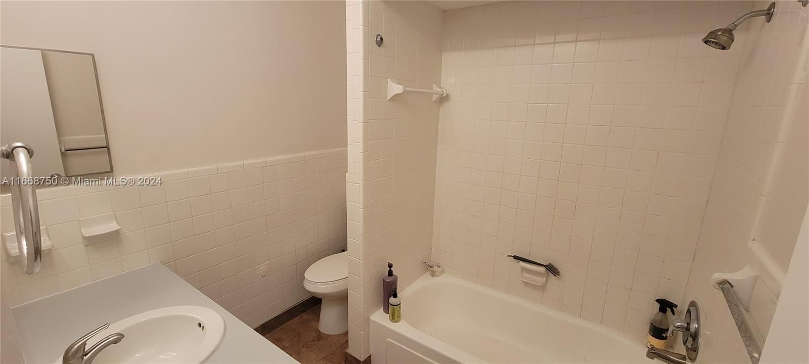 For Sale: $212,000 (1 beds, 1 baths, 678 Square Feet)