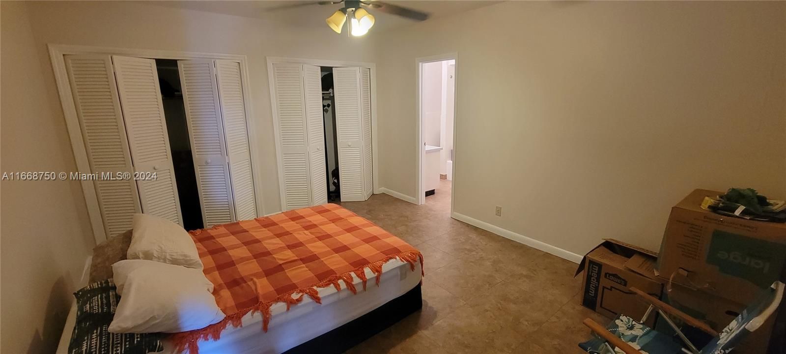 For Sale: $212,000 (1 beds, 1 baths, 678 Square Feet)