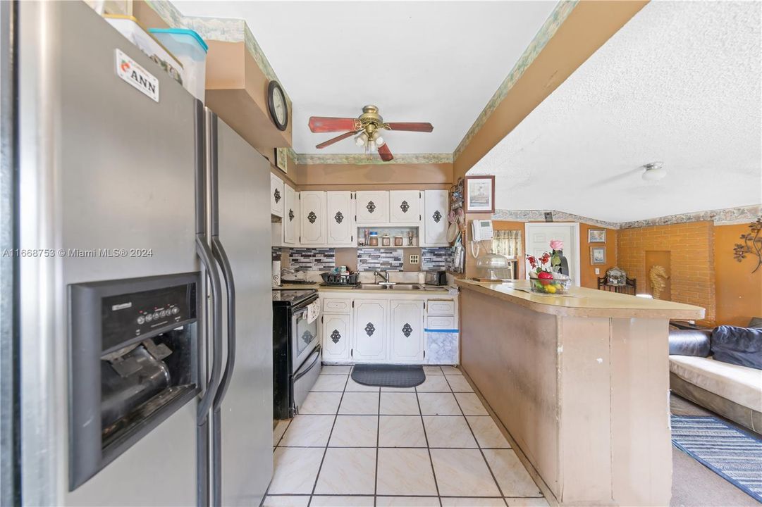 For Sale: $350,000 (3 beds, 1 baths, 1361 Square Feet)