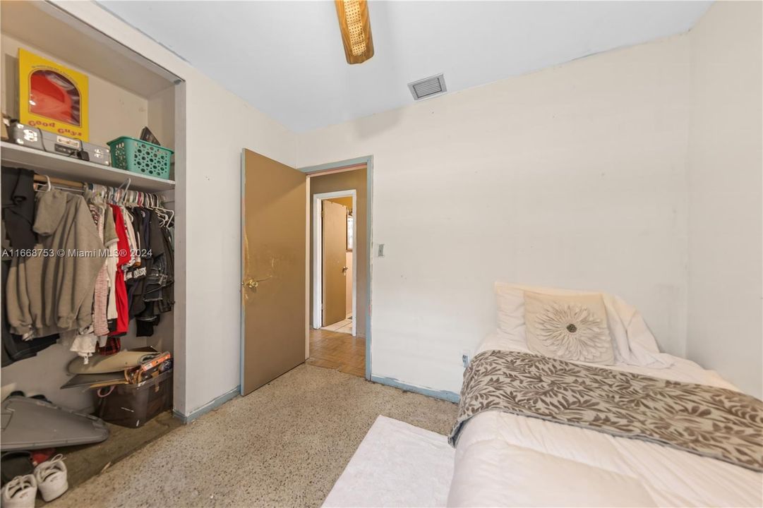 For Sale: $350,000 (3 beds, 1 baths, 1361 Square Feet)