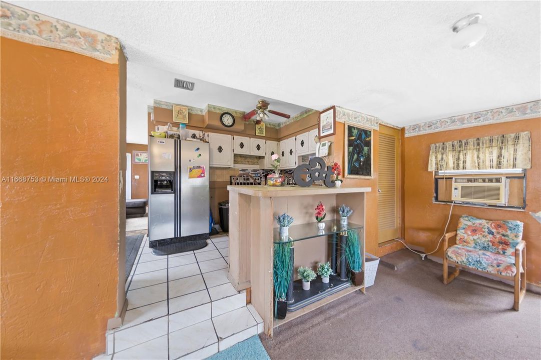 For Sale: $350,000 (3 beds, 1 baths, 1361 Square Feet)