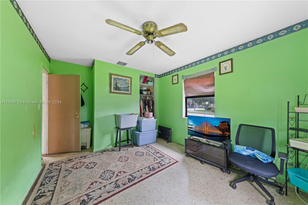 For Sale: $350,000 (3 beds, 1 baths, 1361 Square Feet)