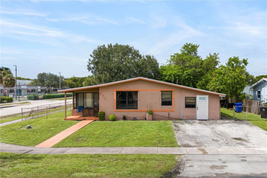 For Sale: $350,000 (3 beds, 1 baths, 1361 Square Feet)