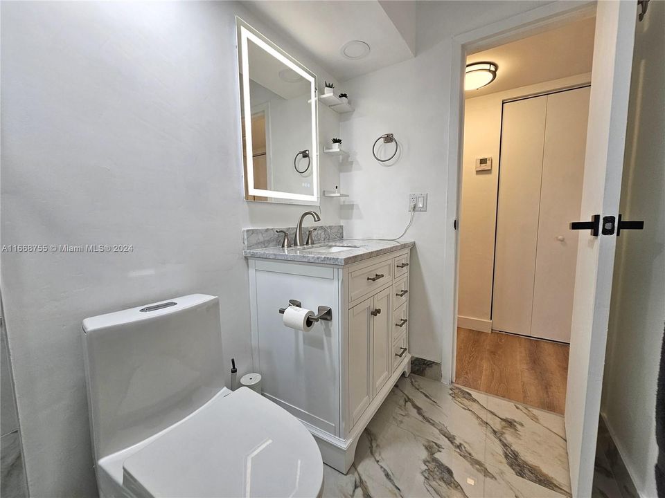 For Sale: $220,000 (1 beds, 1 baths, 685 Square Feet)