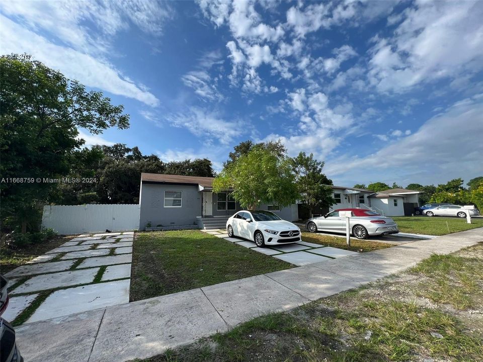 For Sale: $620,000 (3 beds, 2 baths, 1521 Square Feet)