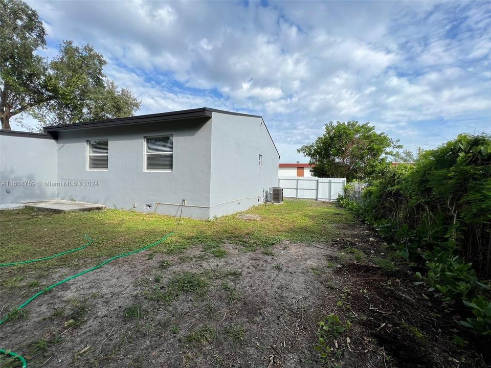 For Sale: $620,000 (3 beds, 2 baths, 1521 Square Feet)