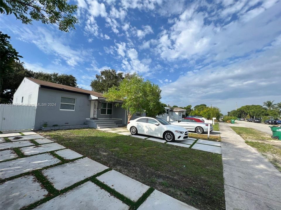 For Sale: $620,000 (3 beds, 2 baths, 1521 Square Feet)