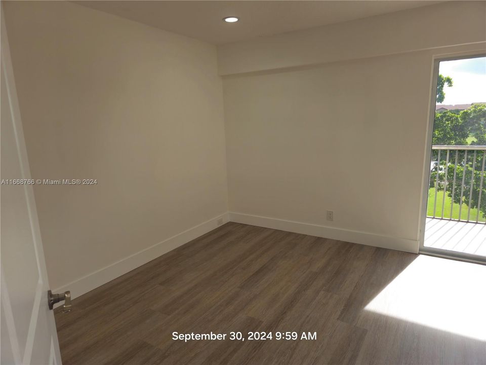 For Sale: $160,000 (1 beds, 1 baths, 811 Square Feet)