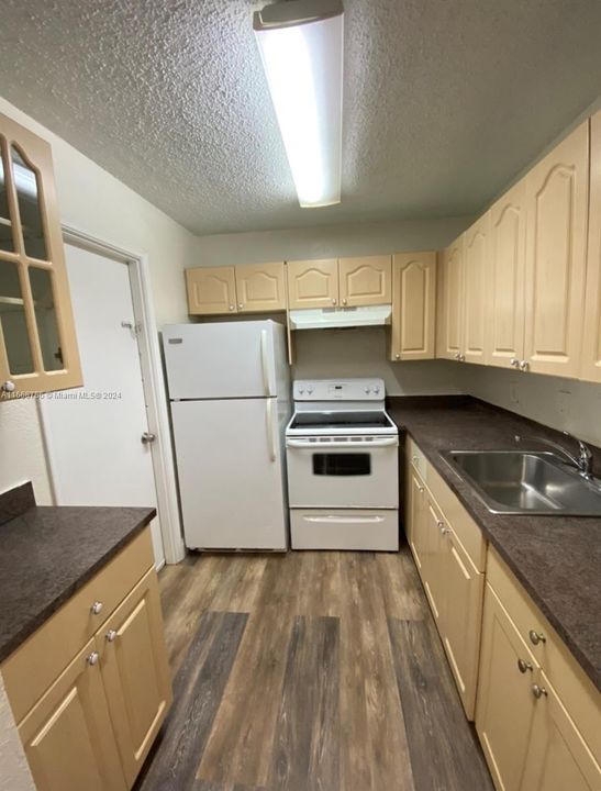 For Rent: $2,000 (2 beds, 2 baths, 1000 Square Feet)