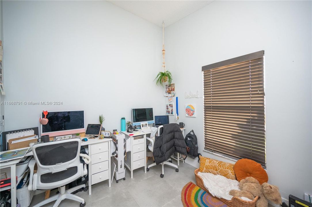 For Sale: $395,000 (2 beds, 2 baths, 840 Square Feet)