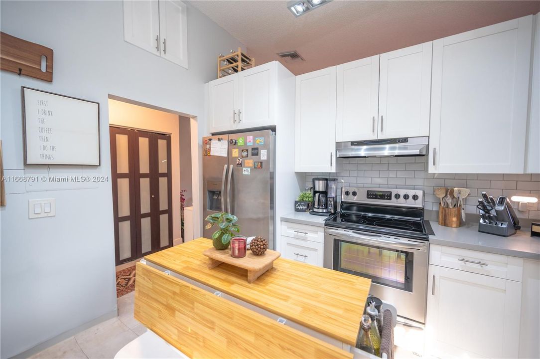 For Sale: $395,000 (2 beds, 2 baths, 840 Square Feet)