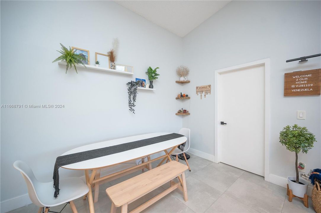 For Sale: $395,000 (2 beds, 2 baths, 840 Square Feet)