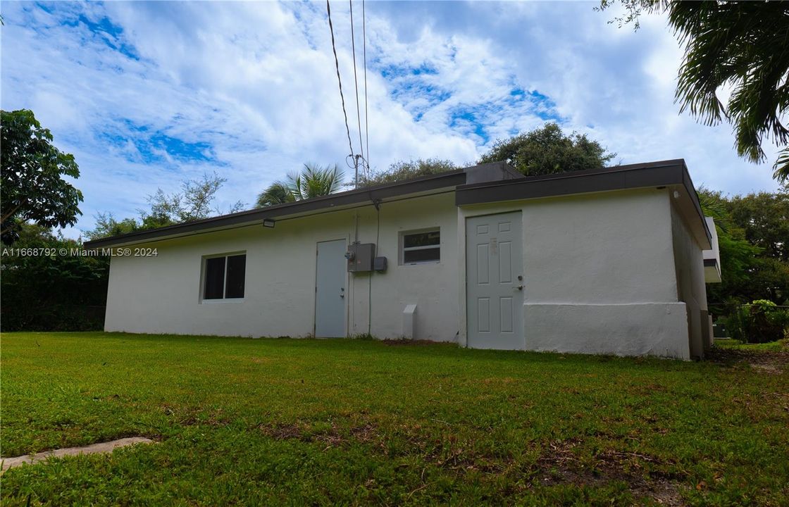 For Sale: $555,000 (3 beds, 2 baths, 1431 Square Feet)