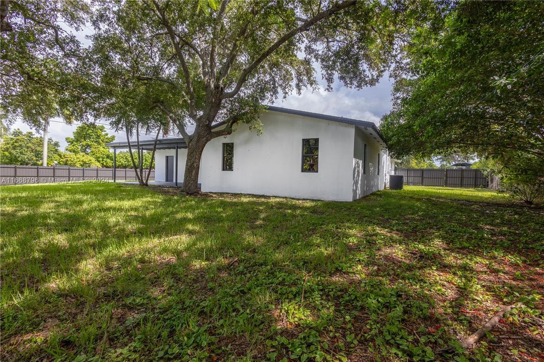 For Sale: $999,000 (4 beds, 2 baths, 2414 Square Feet)