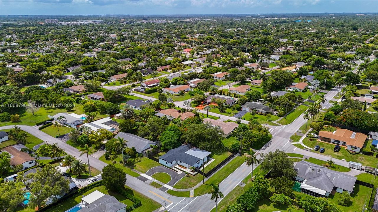 For Sale: $999,000 (4 beds, 2 baths, 2414 Square Feet)